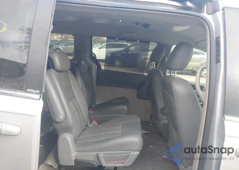 2010 Chrysler Town & Country Touring from USA, damaged, VIN 2A4RR5D16AR130217